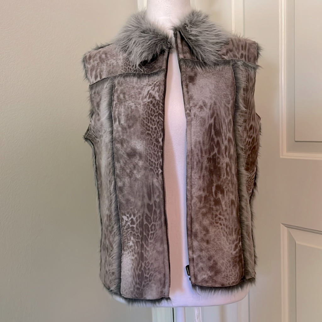 Reversible, Faux, Suede And Fur Zip Up Vest Size Medium Gray Hues